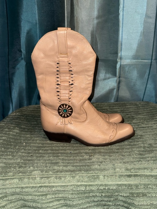 ACME Shoes - ACME Cream Western Heeled Boots with Concho